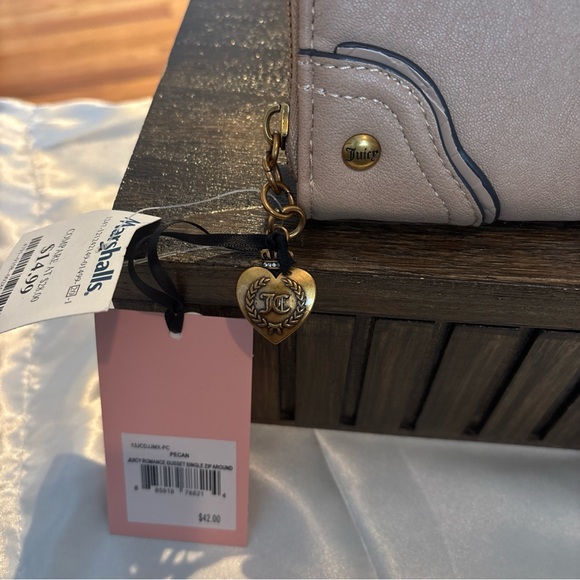 Juicy Couture Tan Wallet with Gold Emblem - Picture 6 of 10